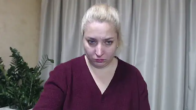 Snapshot of sweetpussy13 chatting on 10/17/25, 05:21 sweetpussy13 online show from 10/17/25, 05:21