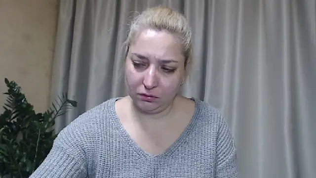 Snapshot of sweetpussy13 chatting on 10/19/25, 02:34 sweetpussy13 online show from 10/19/25, 02:34