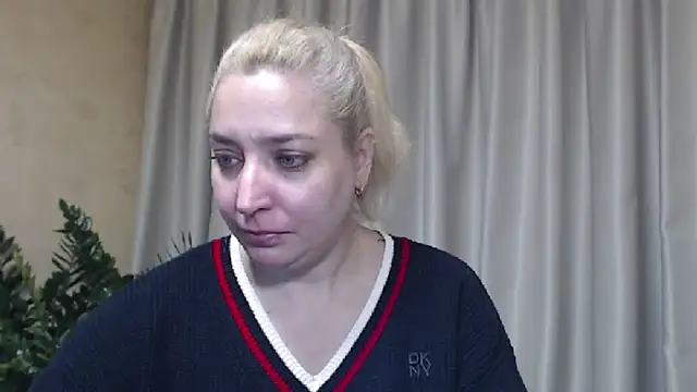 Snapshot of sweetpussy13 chatting on 11/03/25, 07:09 sweetpussy13 online show from 11/03/25, 07:09