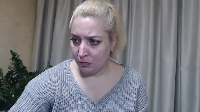 Snapshot of sweetpussy13 chatting on 11/06/25, 07:20 sweetpussy13 online show from 11/06/25, 07:20