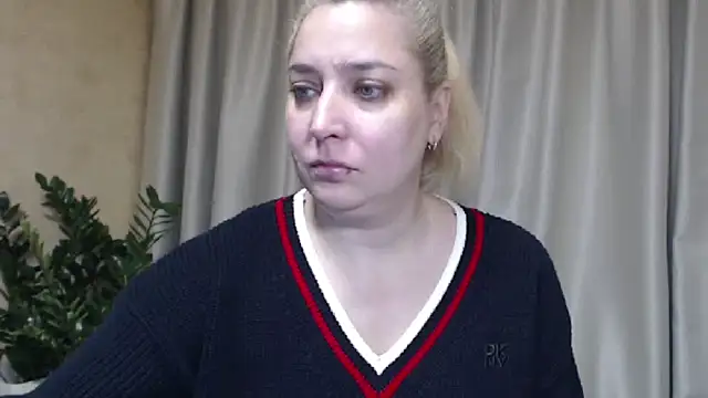 Snapshot of sweetpussy13 chatting on 11/10/25, 08:57 sweetpussy13 online show from 11/10/25, 08:57