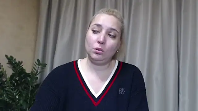 Snapshot of sweetpussy13 chatting on 11/19/25, 08:58 sweetpussy13 online show from 11/19/25, 08:58