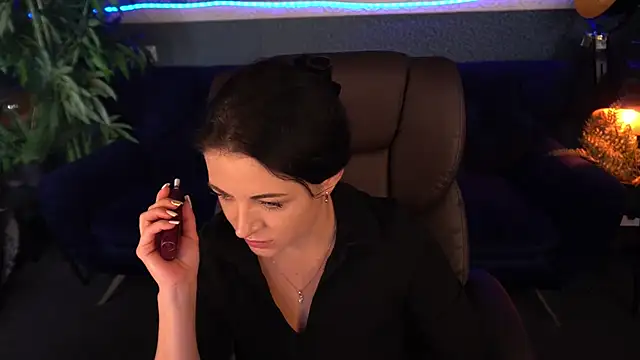 Dafni Monn online show from 10/13/25, 05:29