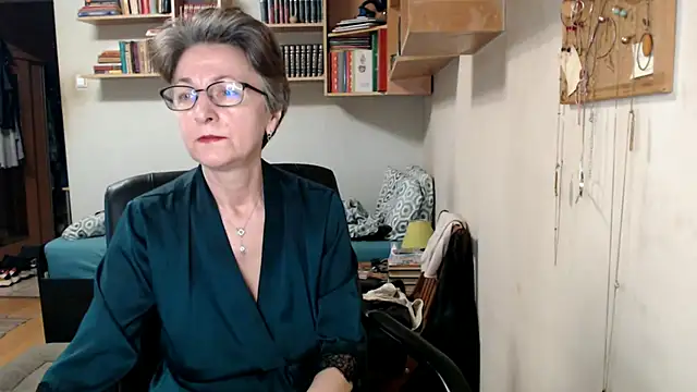 Snapshot of katemodel chatting on 09/17/25, 06:15 katemodel online show from 09/17/25, 06:15