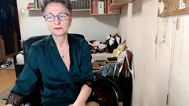 Snapshot of katemodel chatting on 10/02/25, 05:14 katemodel online show from 10/02/25, 05:14