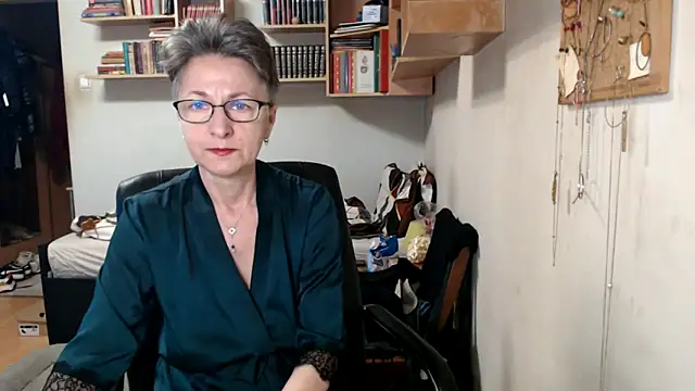 Snapshot of katemodel chatting on 10/04/25, 06:55 katemodel online show from 10/04/25, 06:55