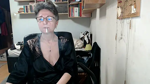 Snapshot of katemodel chatting on 10/21/25, 07:20 katemodel online show from 10/21/25, 07:20