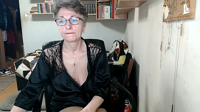 Snapshot of katemodel chatting on 10/26/25, 06:52 katemodel online show from 10/26/25, 06:52