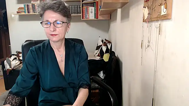 Snapshot of katemodel chatting on 10/28/25, 07:45 katemodel online show from 10/28/25, 07:45