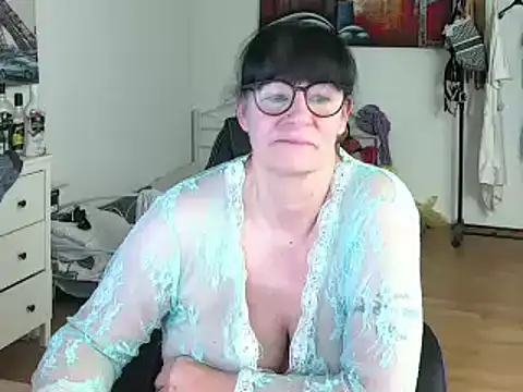 Sylly online show from 01/17/25, 12:42