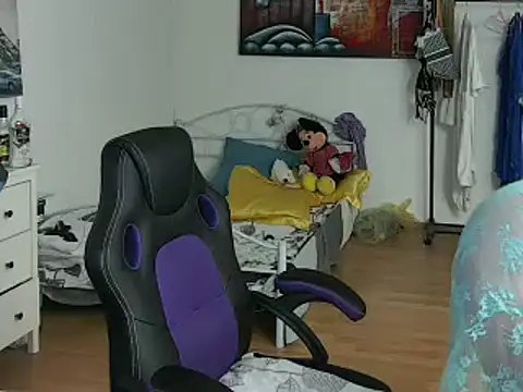 Sylly online show from 02/10/25, 07:47