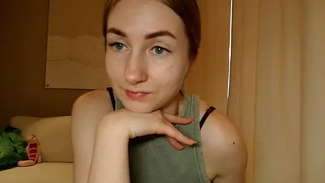 Snapshot of BluueSilk chatting on 01/28/25, 12:00 BluueSilk online show from 01/28/25, 12:00