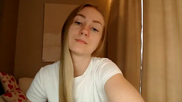 Snapshot of BluueSilk chatting on 03/17/25, 12:25 BluueSilk online show from 03/17/25, 12:25