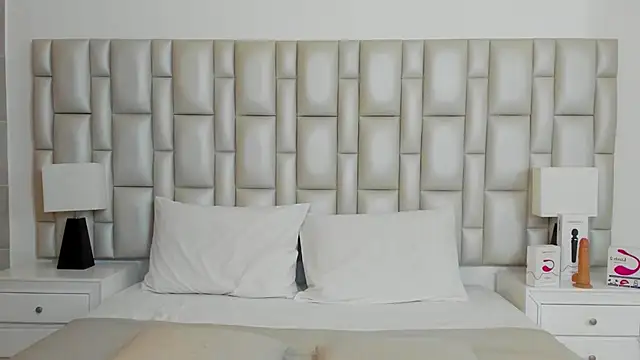 paola katy dicks online show from 12/28/24, 01:59