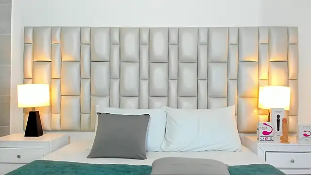 paola katy dicks online show from 09/09/25, 07:57