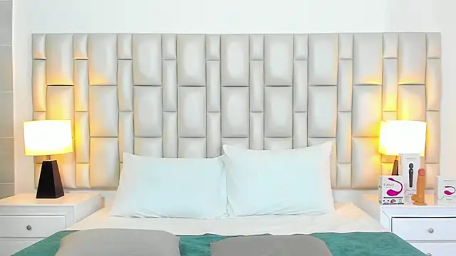 paola katy dicks online show from 09/10/25, 07:47