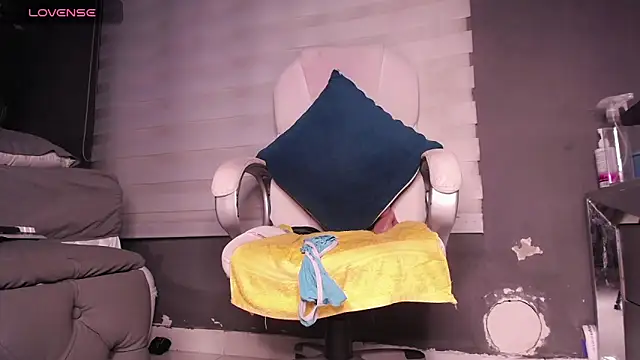 Snapshot of dirty_27cms chatting on 10/12/25, 12:53 dirty 27cms online show from 10/12/25, 12:53