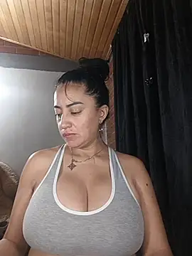 Snapshot of Alexandrina chatting on 10/28/25, 02:04 Alexandrina online show from 10/28/25, 02:04