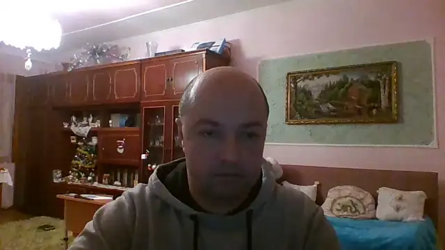 Snapshot of Luceriusbigass chatting on 02/09/25, 04:50 Luceriusbigass online show from 02/09/25, 04:50