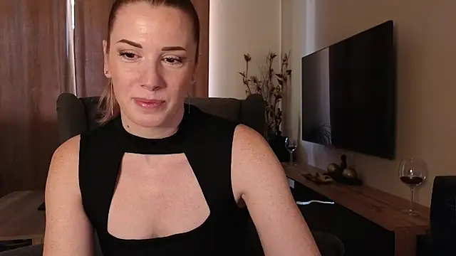 Snapshot of Sharon_Red chatting on 02/17/25, 10:07 Sharon Red online show from 02/17/25, 10:07