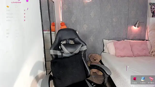 Snapshot of alessia_anderson chatting on 10/15/25, 11:38 alessia anderson online show from 10/15/25, 11:38