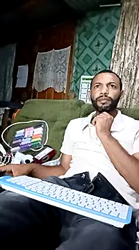 Snapshot of Camodick chatting on 03/19/25, 10:31 Camodick online show from 03/19/25, 10:31