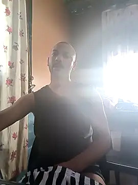 Snapshot of Camodick chatting on 10/28/25, 08:18 Camodick online show from 10/28/25, 08:18