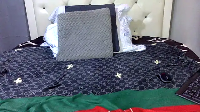 Snapshot of creamyamber chatting on 11/12/25, 01:39 creamyamber online show from 11/12/25, 01:39