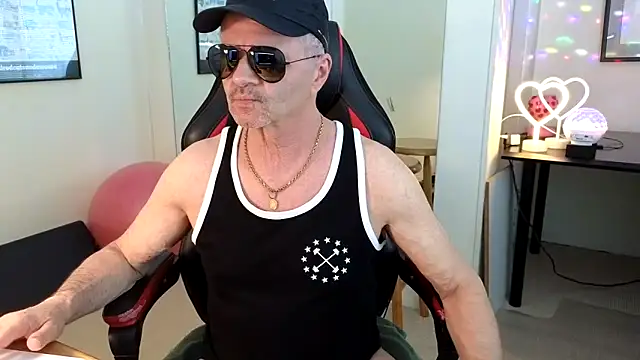 hotdadbod online show from 01/04/25, 09:41