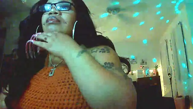 Snapshot of NailGoddessnow chatting on 09/28/25, 05:35 NailGoddessnow online show from 09/28/25, 05:35
