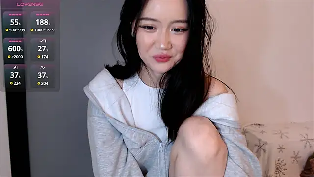 Snapshot of AmiliYan chatting on 01/15/25, 10:38 AmiliYan online show from 01/15/25, 10:38