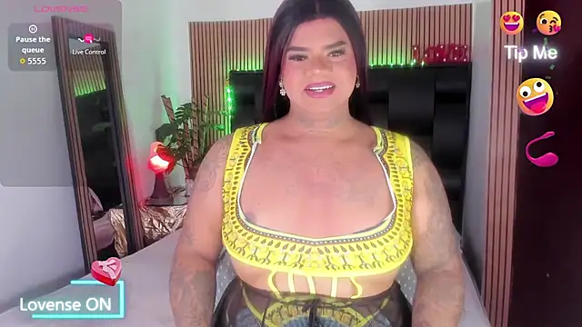 Snapshot of isabelleandbrand chatting on 10/10/25, 12:48 isabelleandbrand online show from 10/10/25, 12:48