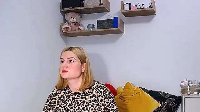 alisenties online show from 10/11/25, 02:37