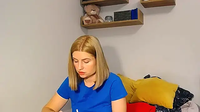 alisenties online show from 10/18/25, 02:29