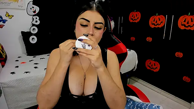 lucy007  online show from 10/31/25, 02:23