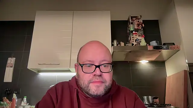 Snapshot of theitalianbear chatting on 02/19/25, 04:55 theitalianbear online show from 02/19/25, 04:55