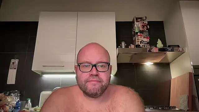 Snapshot of theitalianbear chatting on 09/12/25, 08:42 theitalianbear online show from 09/12/25, 08:42