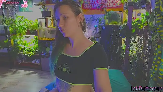 Snapshot of Dead_Butterfly chatting on 10/12/25, 02:54 Dead Butterfly online show from 10/12/25, 02:54