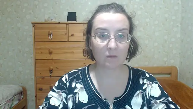 Snapshot of Smart_Rose chatting on 10/06/25, 02:47 Smart Rose online show from 10/06/25, 02:47