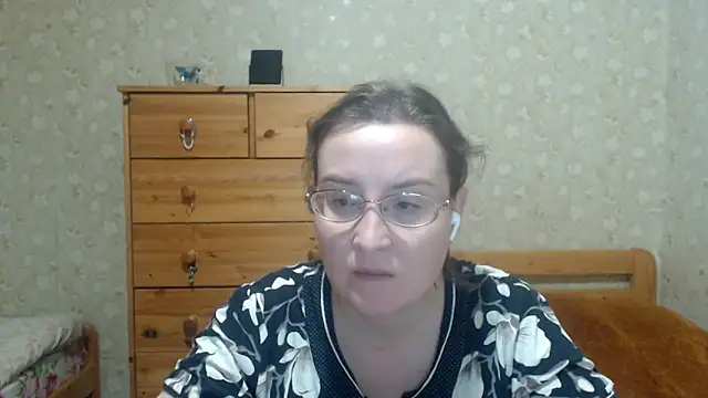 Snapshot of Smart_Rose chatting on 11/17/25, 01:22 Smart Rose online show from 11/17/25, 01:22