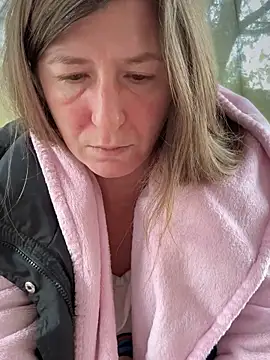 Snapshot of Natali_UA chatting on 10/20/25, 06:25 Natali UA online show from 10/20/25, 06:25