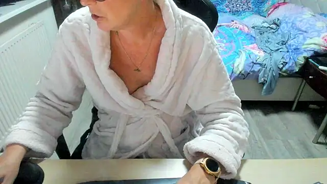 minoesje37 online show from 10/07/25, 07:33