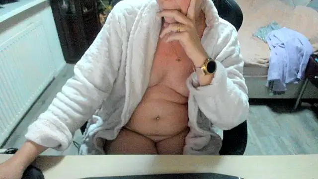 minoesje37 online show from 10/15/25, 07:36