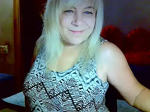 Snapshot of AgoniA7 chatting on 10/27/25, 03:54 AgoniA7 online show from 10/27/25, 03:54