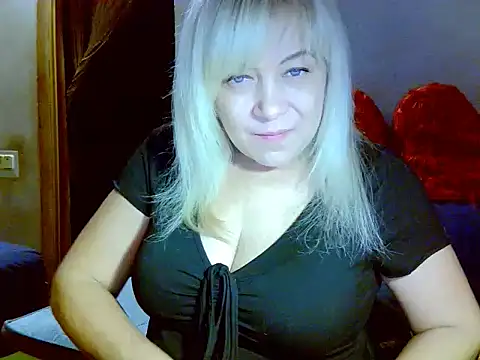 Snapshot of AgoniA7 chatting on 11/08/25, 04:01 AgoniA7 online show from 11/08/25, 04:01