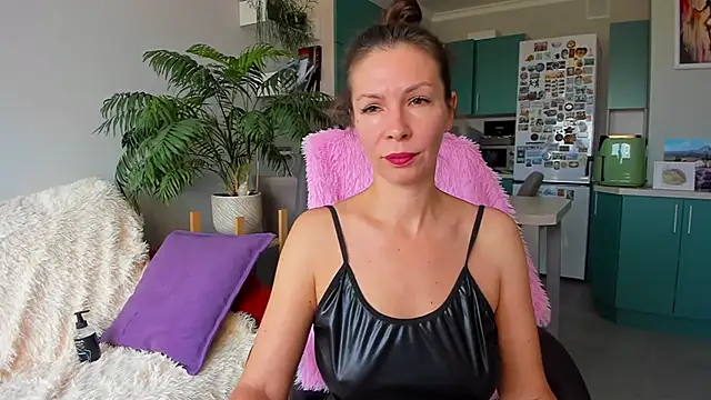 ChristinaGlory online show from 10/20/25, 09:21