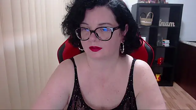 Snapshot of MissTroublle chatting on 12/13/24, 11:13 MissTroublle online show from 12/13/24, 11:13