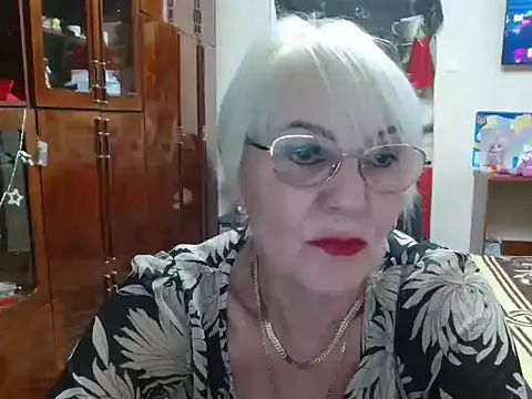 Snapshot of JenaCheim chatting on 12/13/24, 07:10 JenaCheim online show from 12/13/24, 07:10