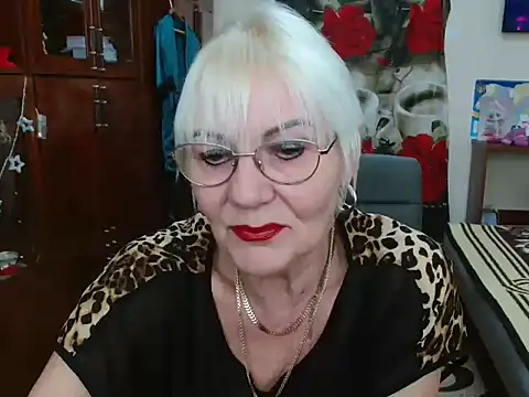 Snapshot of JenaCheim chatting on 12/18/24, 06:32 JenaCheim online show from 12/18/24, 06:32
