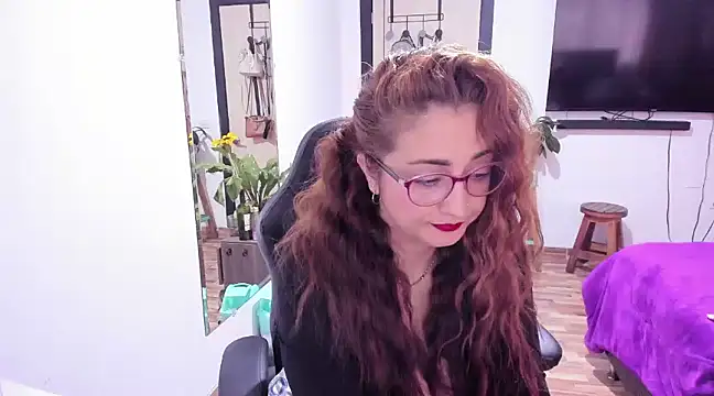 Snapshot of lalanaughty chatting on 03/11/25, 10:09 lalanaughty online show from 03/11/25, 10:09